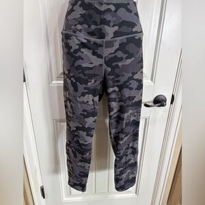 Torrid Capri lattice detail on bottom leg active leggings plus size 1